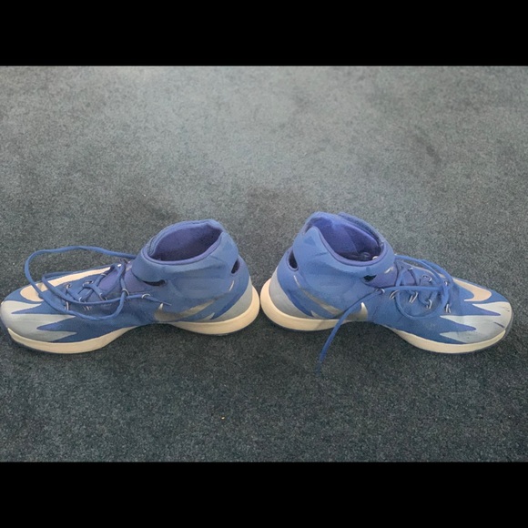 Nike basketball shoe - Picture 3 of 4